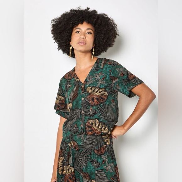 APRICOT Tops - APRICOT 🍑- Tropical Leaf Print Button Front Top in Teal and Brown